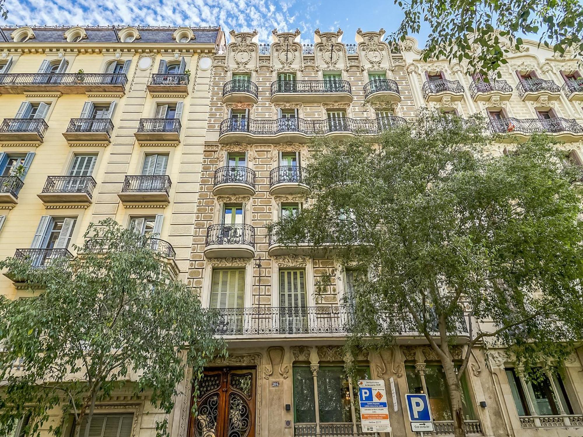 Modern In Eixample With Sea Near